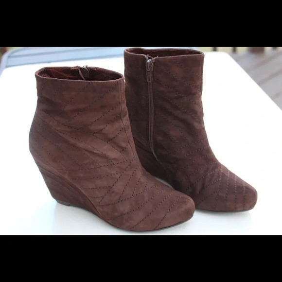 Chocolat Blu wedge booties - Picture 1 of 12